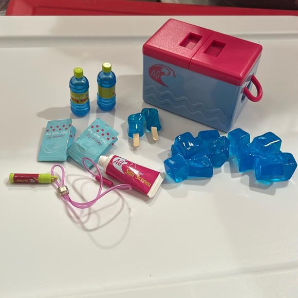 American Girl Beach Set blue cooler drinks snacks sunscreen lip balm necklace - Picture 1 of 9